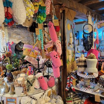 Pretty On Y'All - Inside store - Arts & Crafts Near Me - Luray, Virginia Pretty On Y'All - Inside store - Arts & Crafts Near Me - Luray, Virginia