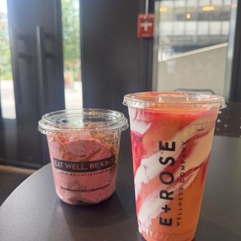 E + Rose - Pre-Game Bowl (left) and large Sunny Within smoothie (right) - Coffee & Tea Near Me - Atlanta, Georgia