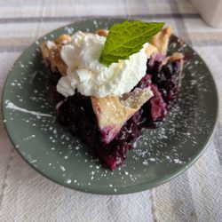 Epicerie et les Fleurs - Homemade blueberry pie