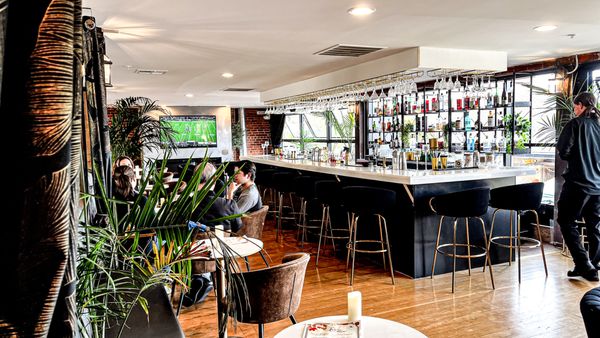Bentley's Cocktail Bar & Lounge by null