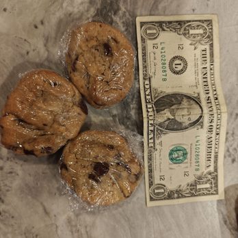 Knowlwood - These cookies are a freaking $1.29 each - Burgers Near Me - Irvine, California Knowlwood - These cookies are a freaking $1.29 each - Burgers Near Me - Irvine, California