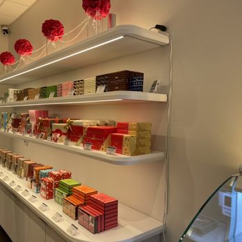 ROYCE Chocolate - Chocolatiers & Shops Near Me - Bellevue, Washington