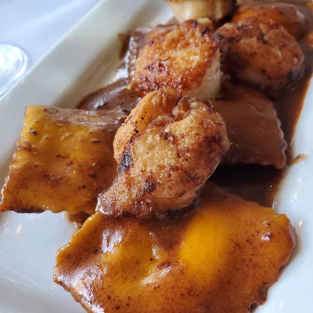 Sea scallops with butternut squash ravioli