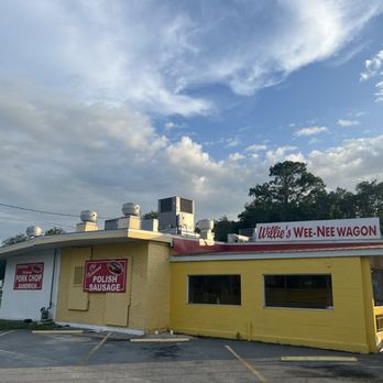 Willie's Wee-Nee Wagon - Exterior - New American Near Me - Brunswick, Georgia