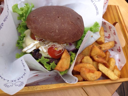 Le Grand Burger by null