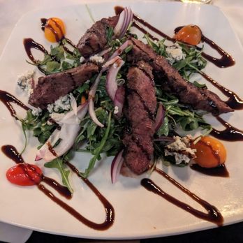 Federal American Grill - flatiron steak salad - New American Near Me - Oak Ridge North, Texas