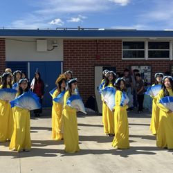 Warner Middle School - Vietnamese Fan Dance
