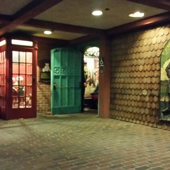 Gulliver's Restaurant - American Near Me - Irvine, California