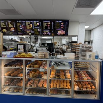 Simone's Donuts - Interior - Donuts Near Me - Long Beach, California