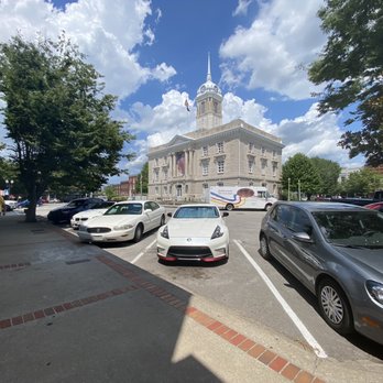 Daniel’s Barbershop on the Square - Got the best parking spot, right up front! - Hair Salons Near Me - Columbia, Tennessee