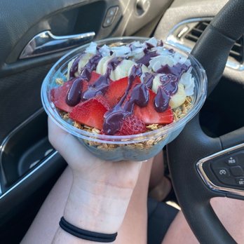 Thrive Juice Bar & Kitchen - Mermaid Smoothie Bowl - Salad Near Me - Bar Harbor, Maine Thrive Juice Bar & Kitchen - Mermaid Smoothie Bowl - Salad Near Me - Bar Harbor, Maine