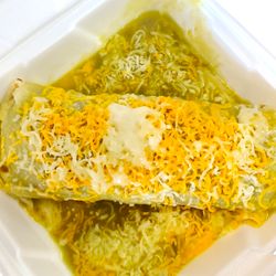 Wet Burrito (green is Spicy & red is Mild)
burrito mojado
(verde es picoso rojo es mediano)