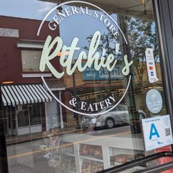 Ritchie's General Store & Eatery - The entrance to Ritchie's.