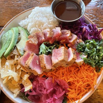 Pipeline Craft Taps & Kitchen - Ahi salad - New American Near Me - Mount Shasta, California