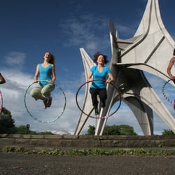 Studios Vert Prana - Découvrez les joies du hula hoop grâce à nos cours offerts 12 mois par année! Nous offrons des cours d'initiation à avancés.