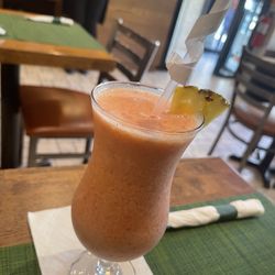 Smoothie pineapple coconut