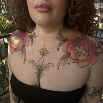 La Luna Art Collective - Tattoo Near Me - Orange, California