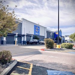 Walmart building exterior