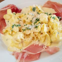 Nudelsäckchen mit Birnen und Frischkäse