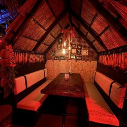 The Red Lei Lounge