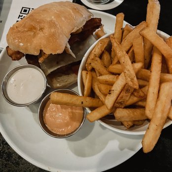 Americana - Burger Americana - New American Near Me - Des Moines, Iowa