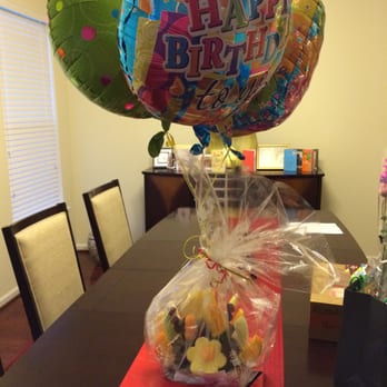 Edible Arrangements - Hello Kitty's Friendship Bouquet Chocolate Dipped Strawberries - Gift Shops Near Me - Chantilly, Virginia