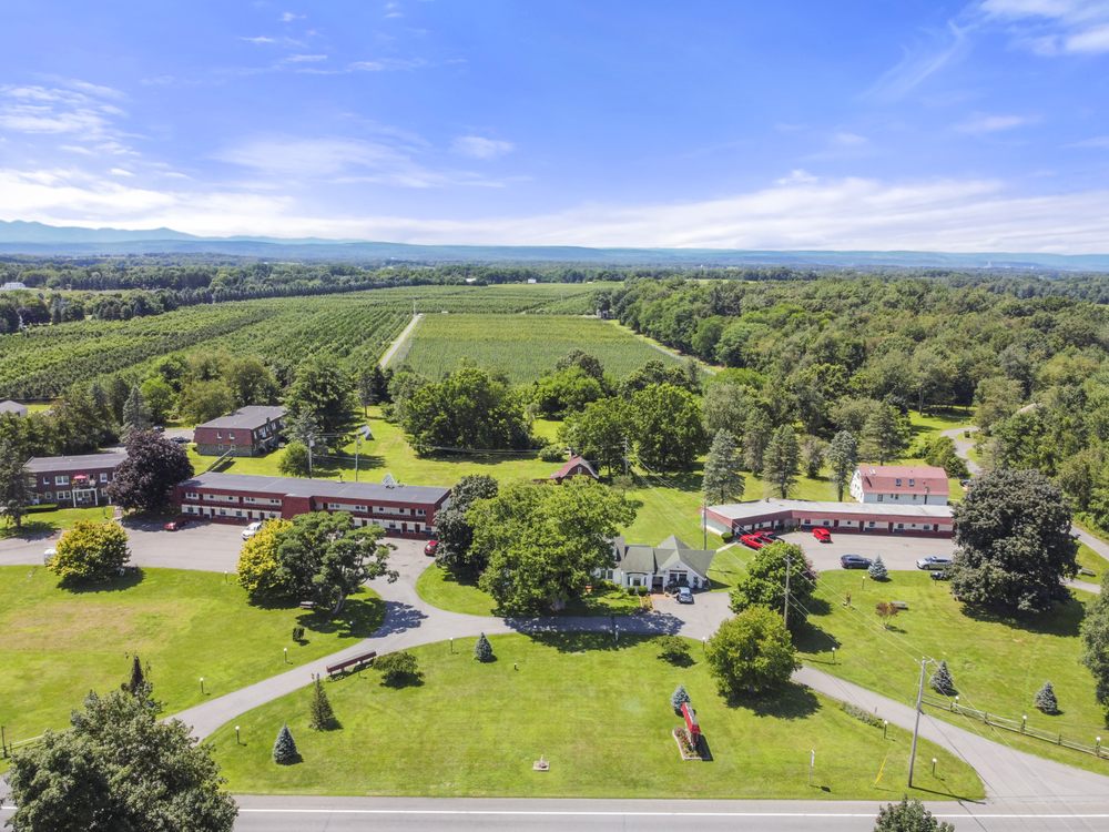 BLUE SPRUCE INN & SUITES Updated September 2024 35 Photos 3093 Rte 9, Valatie, New York