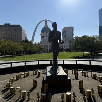 Kiener Plaza - Parks Near Me - Saint Louis, Missouri Kiener Plaza - Parks Near Me - Saint Louis, Missouri