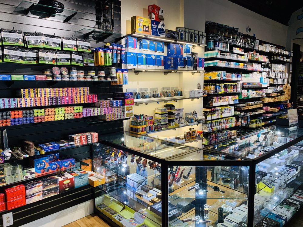 PILSEN SMOKE HUB Updated September 2024 52 Photos 1118 W 18th St