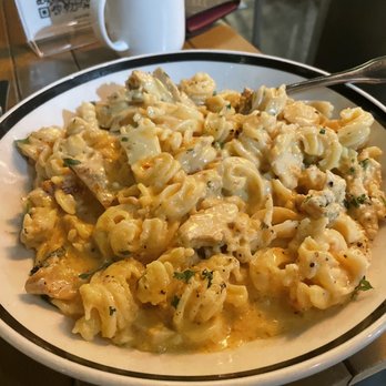 Von's 1000Spirits - Tillacherry Chicken and Smoke Tellicherry Chicken & Smoked Gouda Pasta - New American Near Me - Seattle, Washington