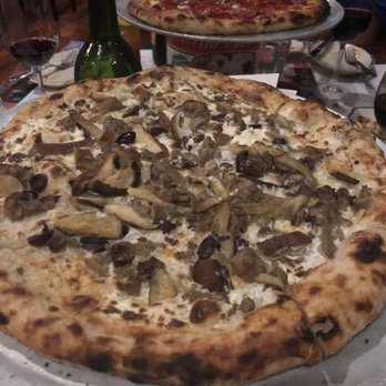 Benny's Big Time Pizzeria - Talkin' shiitake pizza- shiitake and oyster mushrooms, provolone sweet fennel sausage, olive - Pizza Near Me - Wilmington, North Carolina