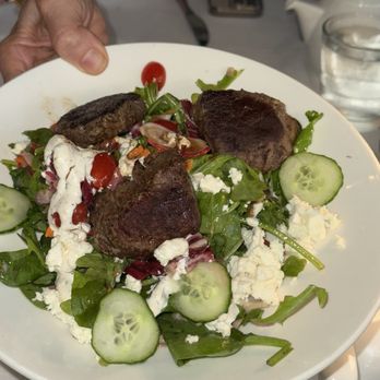 The Bellevue Chicago - Steak salad - New American Near Me - Chicago, Illinois The Bellevue Chicago - Steak salad - New American Near Me - Chicago, Illinois