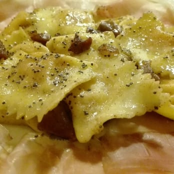 Villa Gualdina - Ravioli ripieni di crema ai peperoni con crudo.. deliziosi! - Pizza Near Me - Milan, Michigan Villa Gualdina - Ravioli ripieni di crema ai peperoni con crudo.. deliziosi! - Pizza Near Me - Milan, Michigan