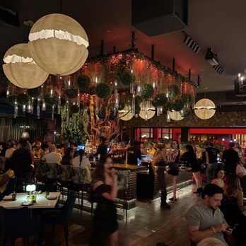 SHIV Steakhouse - Larger bar with live band - Cocktail Bars Near Me - Scottsdale, Arizona