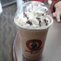 Pacific Coffee - モカブラウニーチリーノはスターバックスの～フラペチーノと違って甘みだけではなく
コーヒーだったり、チョコレートの風味がしっかりと感じられる味わいで
甘みも抑えめなので飲みやすいのも嬉しい所です。