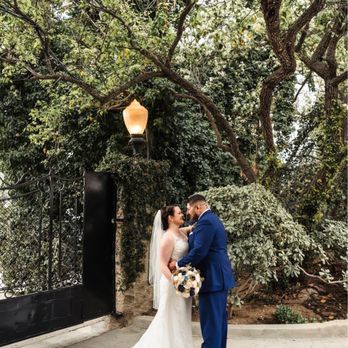 The Estate - The entire venue is covered in beautiful greenery and lights - Wedding Planning Near Me - Orange, California The Estate - The entire venue is covered in beautiful greenery and lights - Wedding Planning Near Me - Orange, California