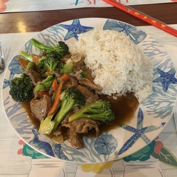 Auntie Apple's Kitchen - Beef and Broccoli Lunch. - Cantonese Near Me - Cincinnati, Ohio Auntie Apple's Kitchen - Beef and Broccoli Lunch. - Cantonese Near Me - Cincinnati, Ohio