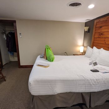 The Inn at Hershey Farm - Room inside Farmhouse - Hotels Near Me - Ronks, Pennsylvania The Inn at Hershey Farm - Room inside Farmhouse - Hotels Near Me - Ronks, Pennsylvania