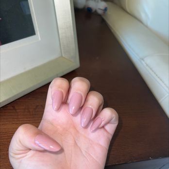 Klaws by Lesly - Almond nails - Nail Technicians Near Me Klaws by Lesly - Almond nails - Nail Technicians Near Me