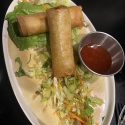 Le Confidentiel - Chicken Egg Rolls