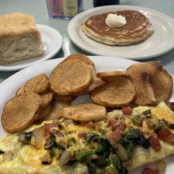 Real Texas Cafe - Vegetable omelette with potato slices - Breakfast & Brunch Near Me - Euless, Texas