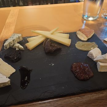 Murray's Cheese Bar - Wine Bars Near Me - Long Island City, New York Murray's Cheese Bar - Wine Bars Near Me - Long Island City, New York