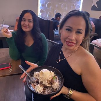 Gandules Grill - Celebrando su cumpleaños - Puerto Rican Near Me - Lehigh Acres, Florida