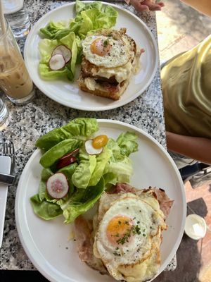 Brasserie Ten Ten by null