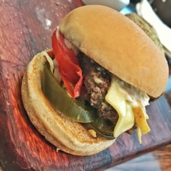 Outback Steakhouse - Dinky burger, com jalapenõ e tirinhas de tortilha de milho.