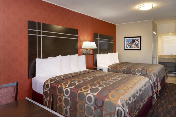 Best Western Plus Raffles Inn & Suites by null