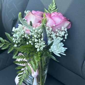 Lily's flowers - vase with flowers - Chocolatiers & Shops Near Me - Santa Clarita, California