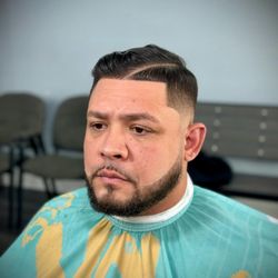 Diamond Kutz Barbershop - Low fade combover style