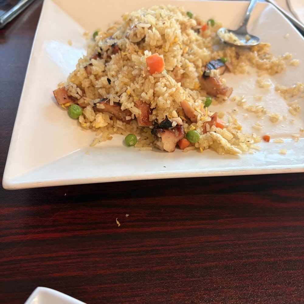 F3. Chicken Fried Rice (Cơm chiên gà)