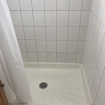 Hotel Versey Chicago Lincoln Park - Bathroom. Disappointing and feels so dirty. So small. - Hotels Near Me - Chicago, Illinois